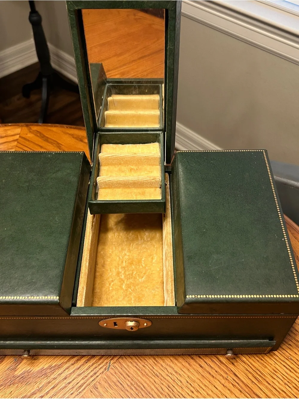 Vintage Green Jewelry Storage Box with Mirror and Velvet Lining
